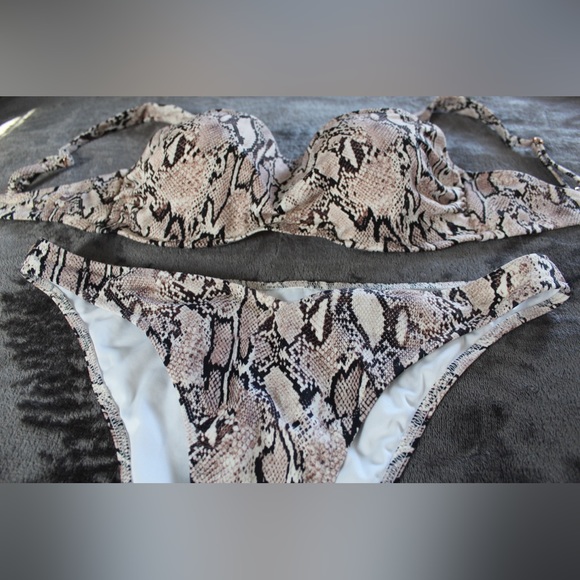 Cute snake print bikini - Picture 5 of 8